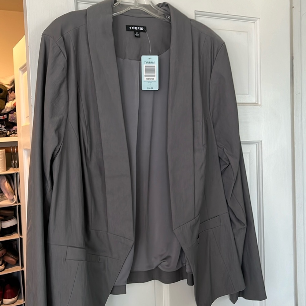 TORRID - Grey Blazer - 2X- NWT- a great piece for any professional!